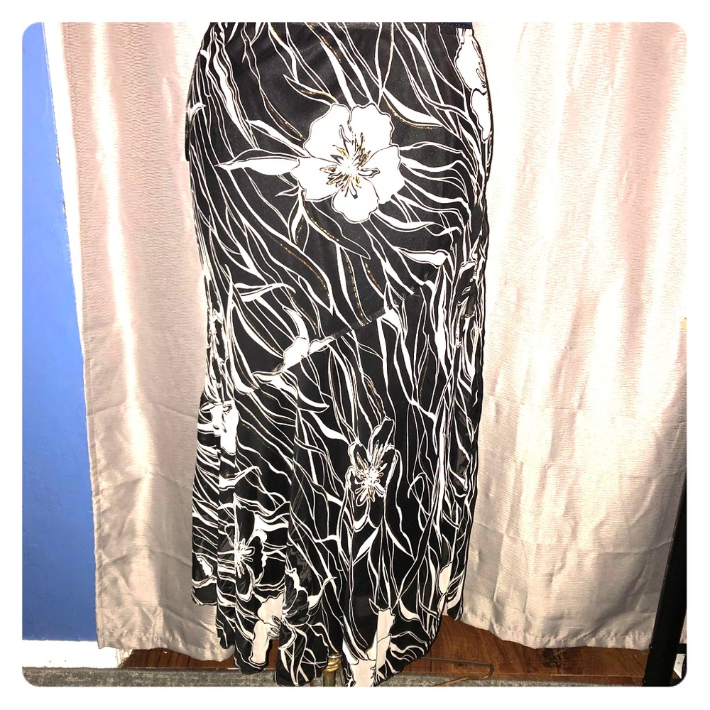 Women skirt with sparkling flower design